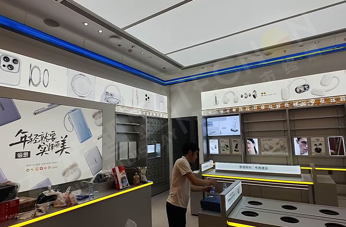 深圳市宝安大仟里购物中心倍思店铺：吊装LED条形屏点亮品牌新体验